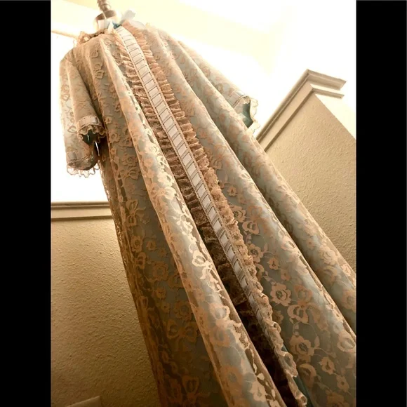 OOAK RARE VINTAGE LIKE NEW!! Blue Full Lace Robe and Gown Set - Picture 1 of 16